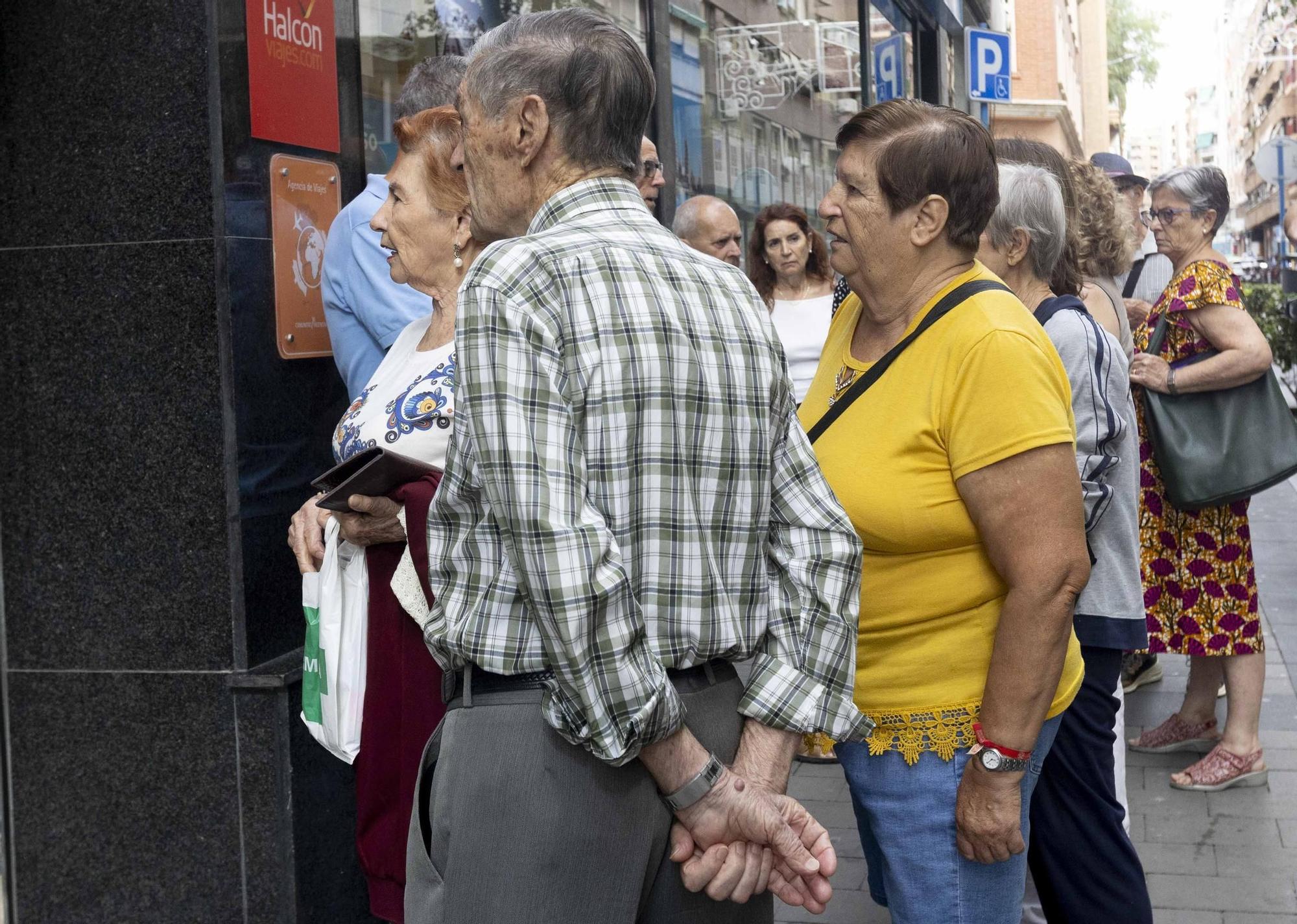 Las colas del Imserso en Alicante