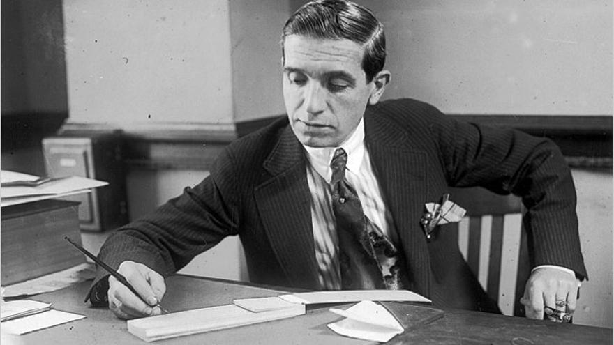 Carlo Ponzi, el creador de la primera estafa piramidal.