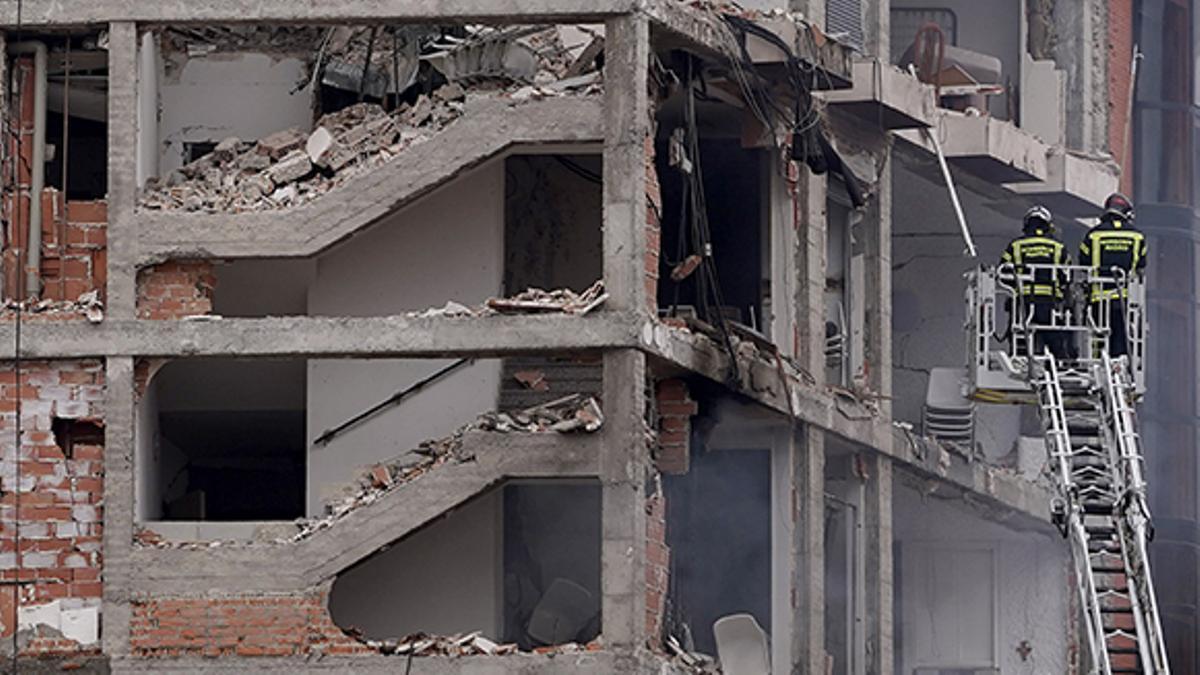 Tres muertos en la explosión de gas de un edificio en el centro de Madrid