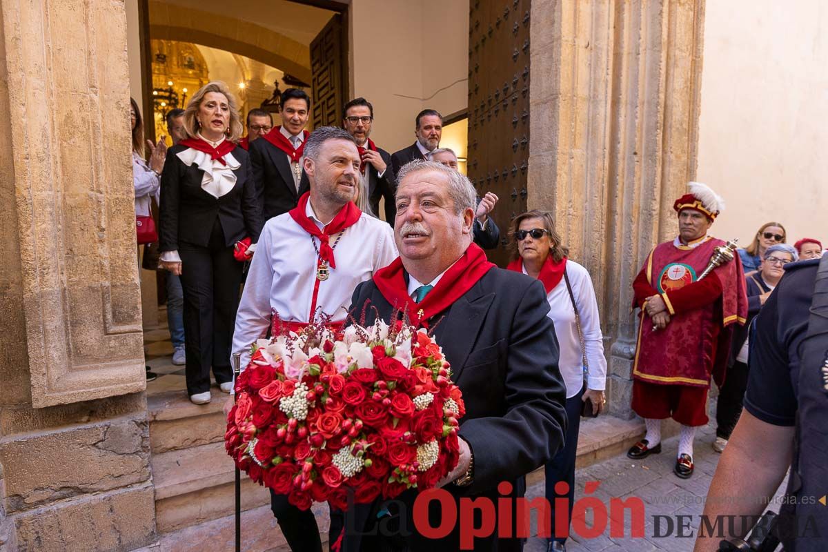 Bandeja de flores y ritual de la bendición del vino en las Fiestas de Caravaca