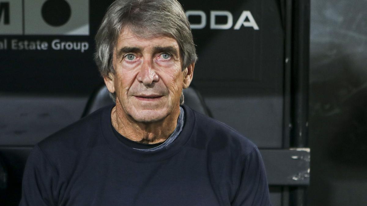 Manuel Pellegrini en un encuentro con el Real Betis