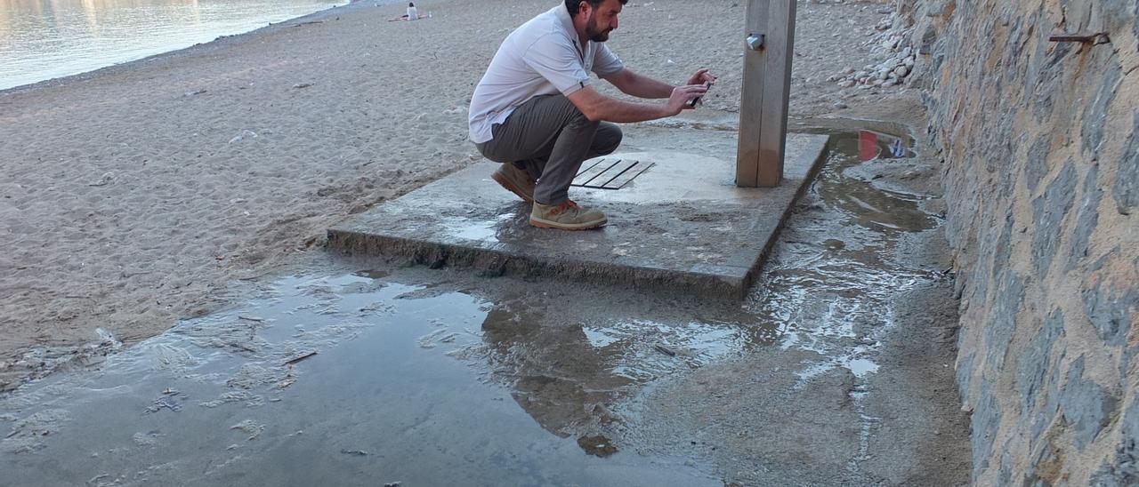 Denuncia ante el Seprona por un vertido de fecales en la playa del Port de Sóller