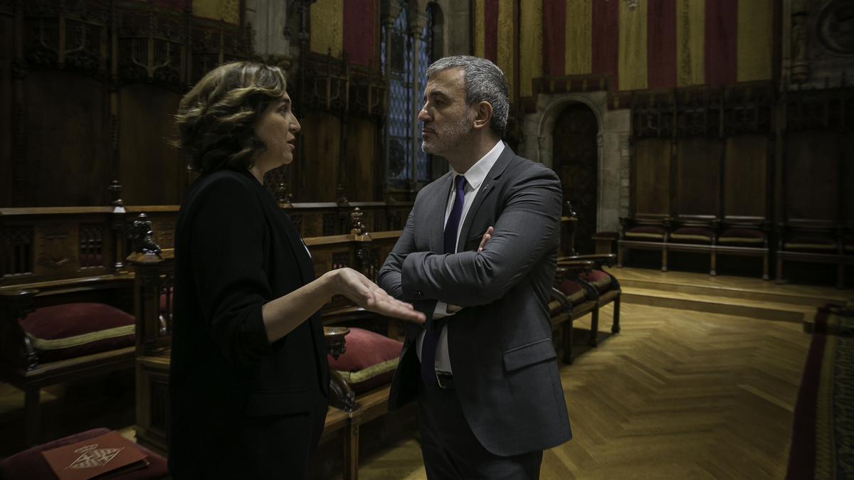 Ada Colau y Jaume Collboni, antes de un pleno.