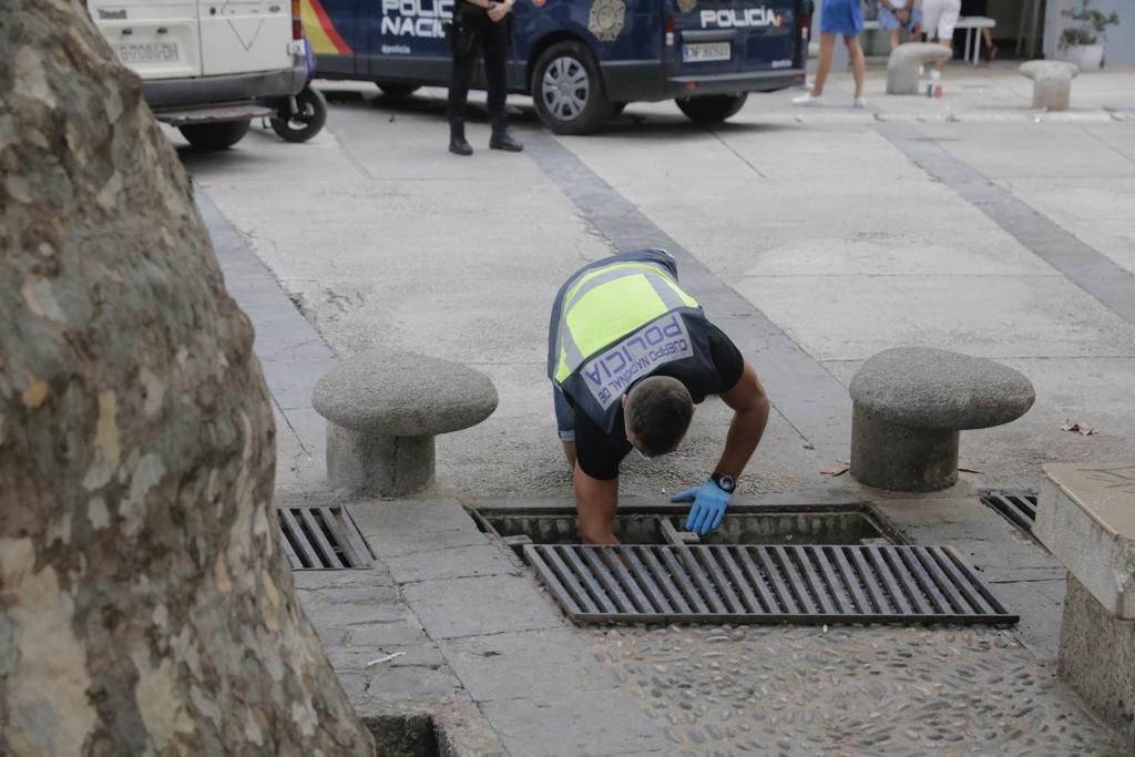 Operación antidroga en la plaza Atarazanas con dos detenidos