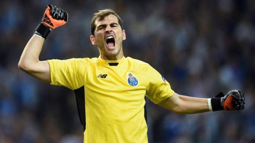 Casillas renueva por el Oporto hasta los 40 años