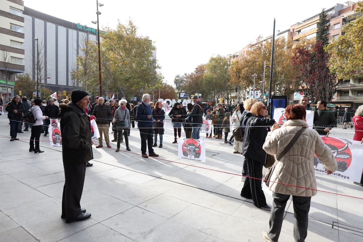Cadena humana en Zaragoza por la defensa de Canal Roya