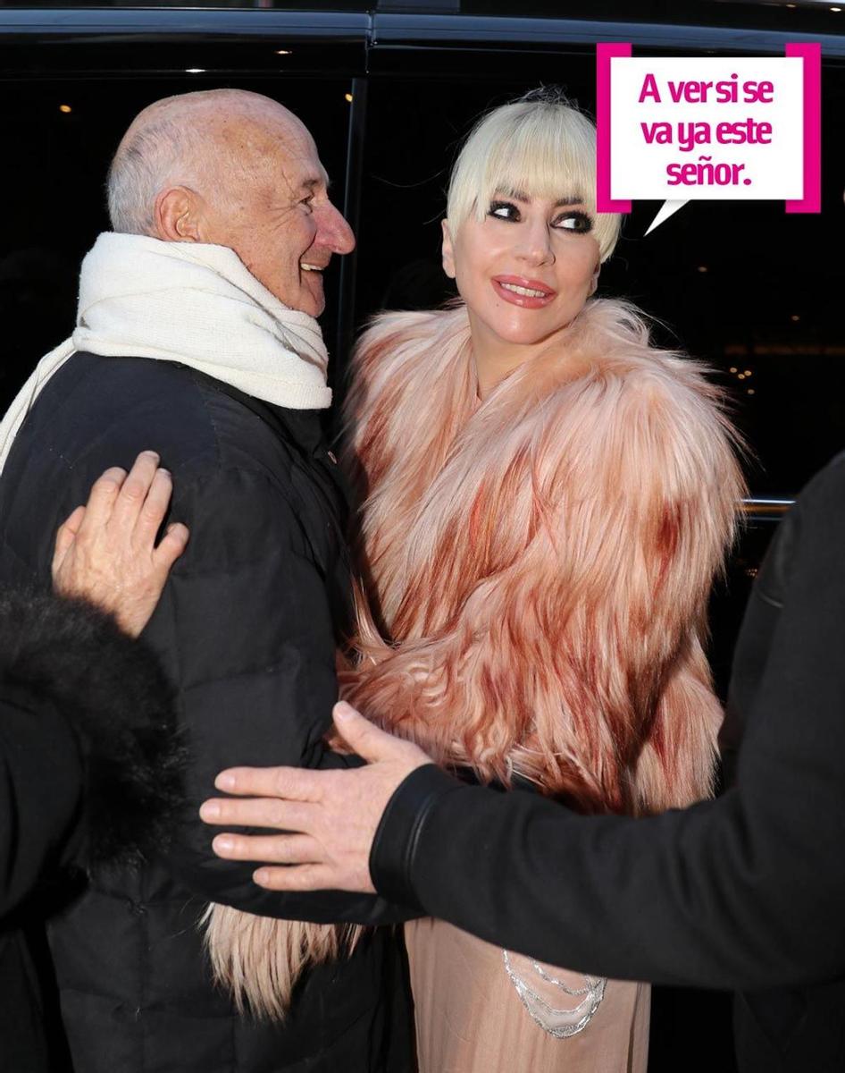 Lady Gaga, agobiada con un fan en Milán