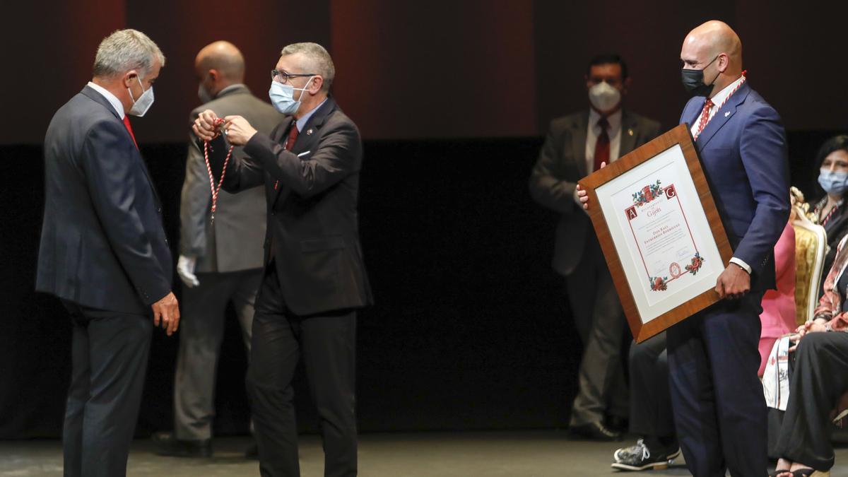 Entrega de honores y distinciones de Gijón en el teatro Jovellanos