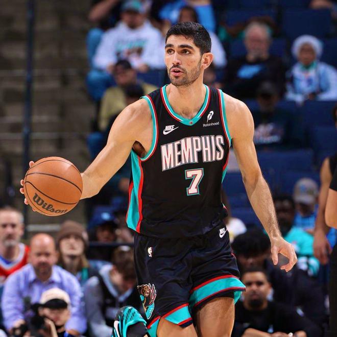 Santi Aldama es traspasado a los Dallas Mavericks