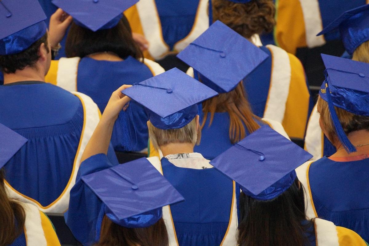 Radiografia a la salut dels universitaris espanyols: Els sobra mòbil i els falten llegums Radiografia a la salut dels universitaris espanyols: Els sobra mòbil i els falten llegums
