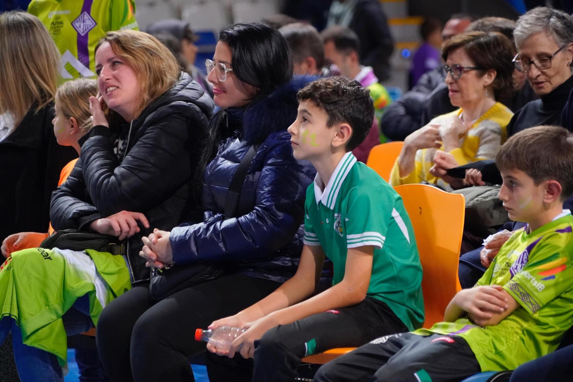 La afición también vivió el triunfo del Palma Futsal en Son Moix