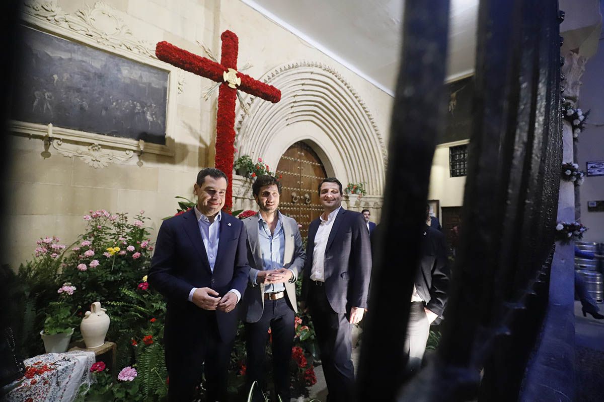 Las Cruces de Mayo vuelven a Córdoba con lluvia, Juanma Moreno y buen ambiente