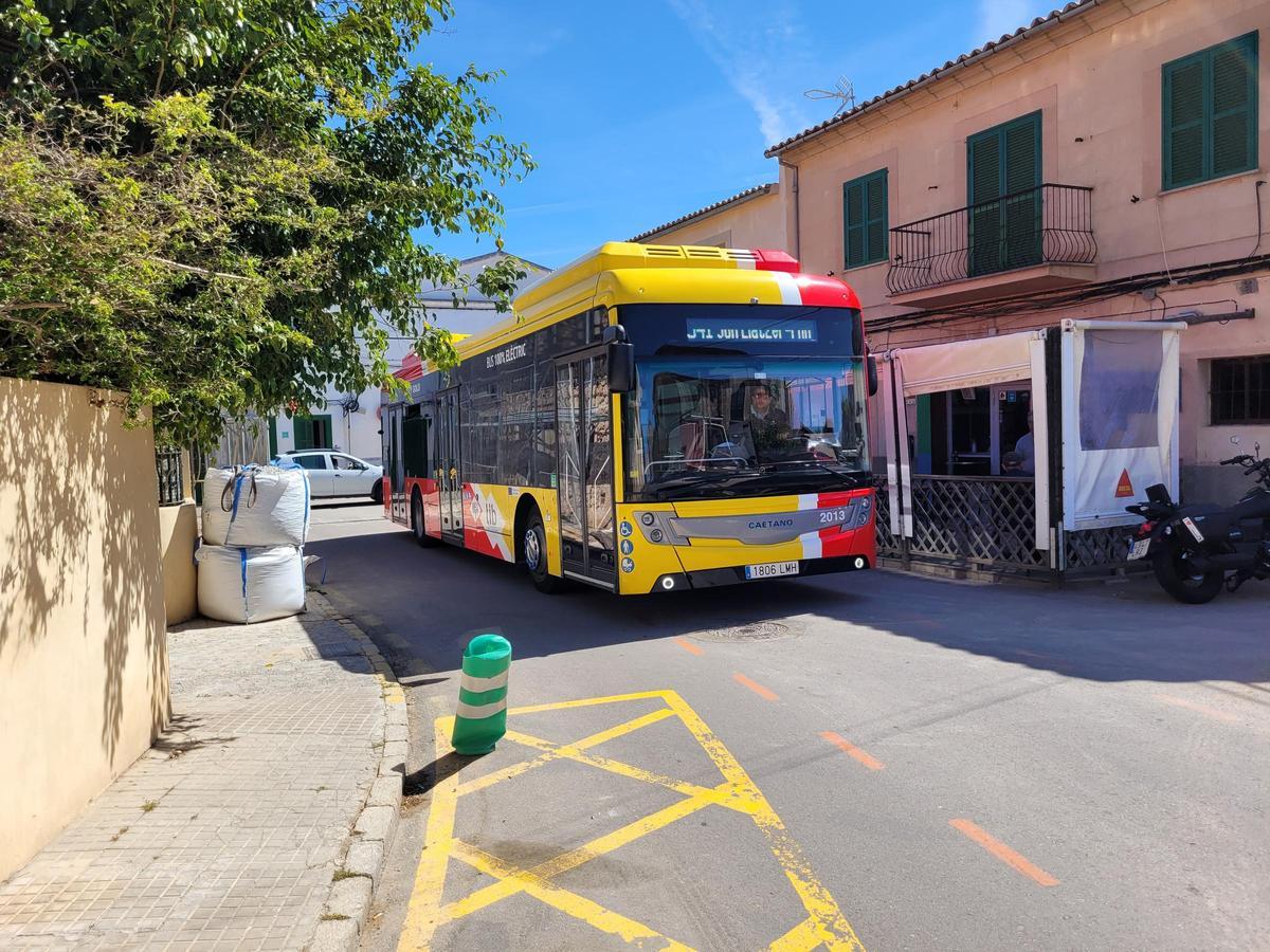 Imagen de un vehículo del Tib en un pueblo de Mallorca.