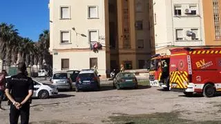 Tres atendidos por inhalación de humo en el incendio de una vivienda en València