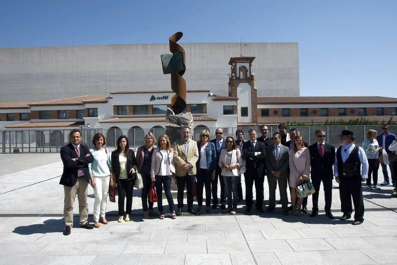 Fotogalería: Inauguración de la escultura en la Plaza El Periódico de Aragón