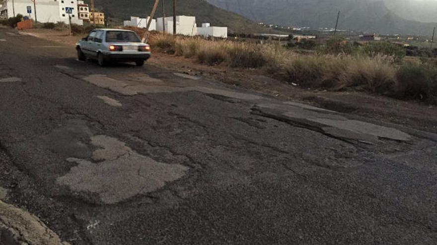 Los baches de la vía de Hoya Pineda