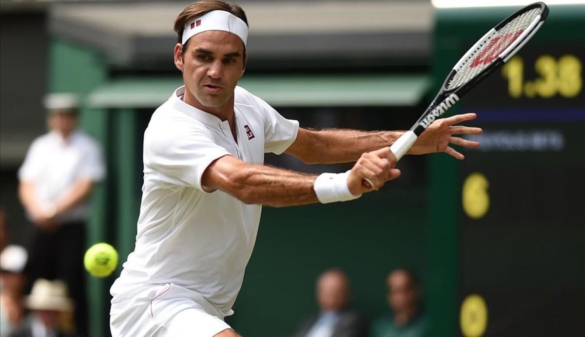 jpujol44224231 switzerland s roger federer returns to france s adrian manna180709145638 jpujol44224231 switzerland s roger federer returns to france s adrian manna180709145638