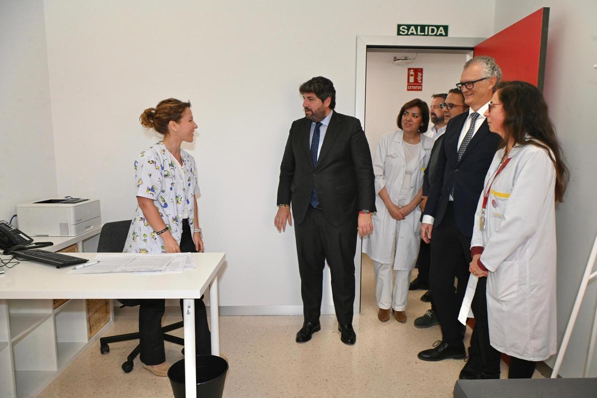 Inauguración del nuevo centro por parte del presidente López Miras.