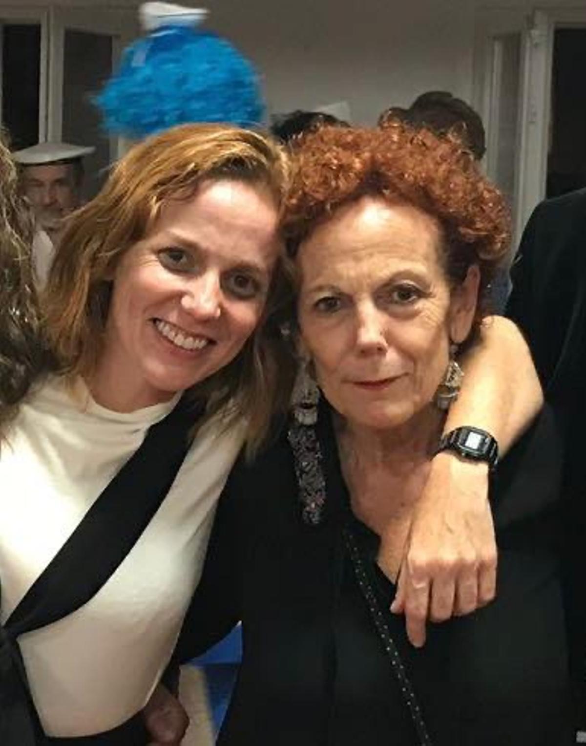 María Vázquez, con su madre, Teresa Vázquez.