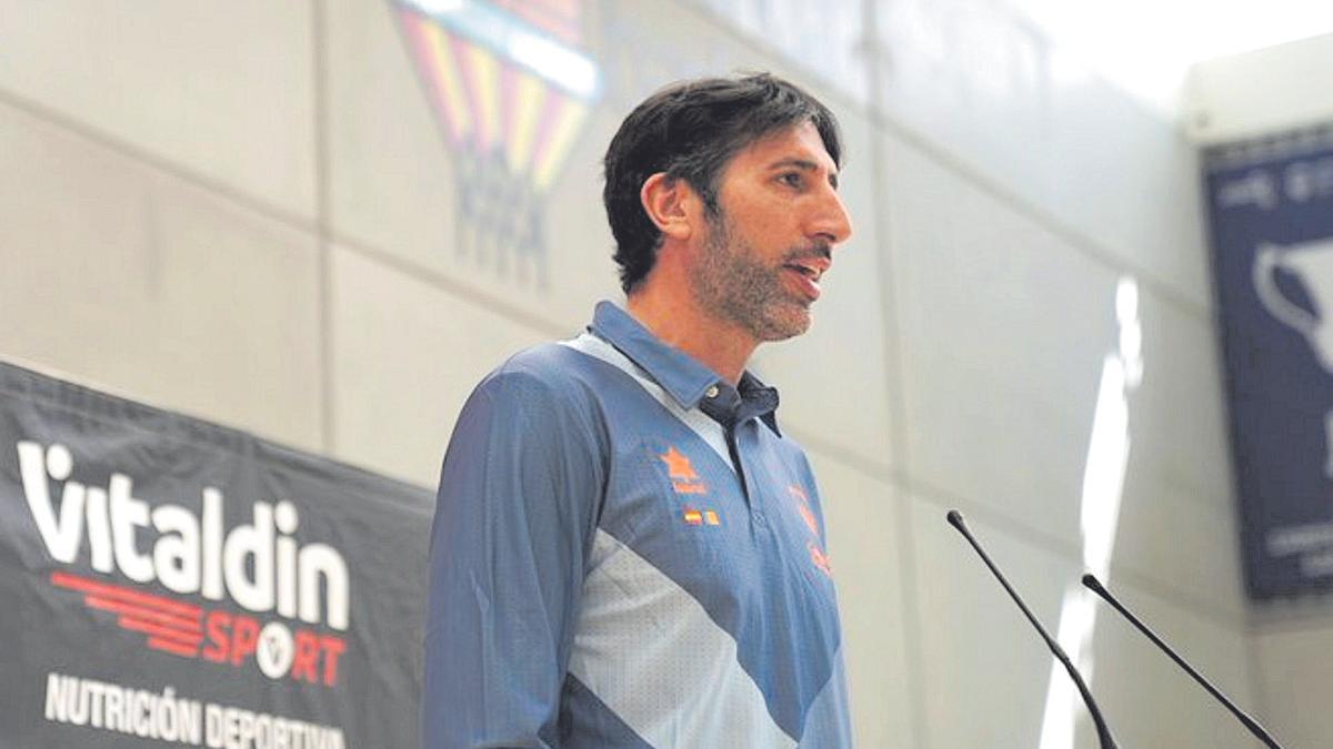 Mumbrú, en su presentación como nuevo entrenador de Valencia Basket
