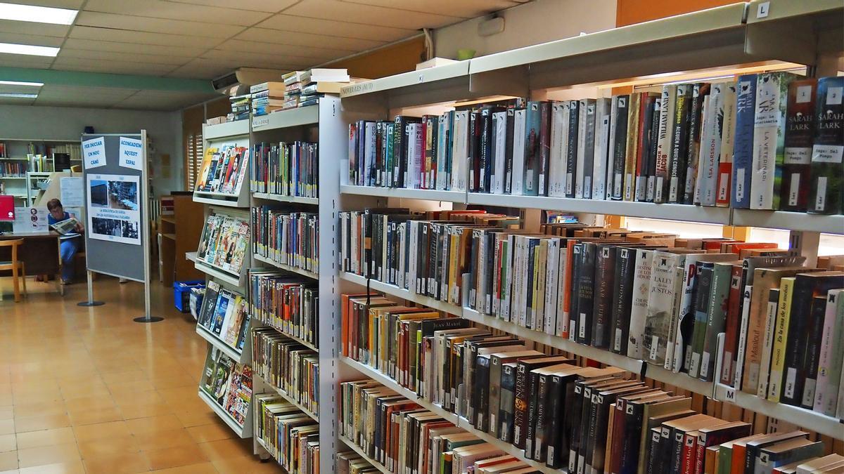 Biblioteca actual, situada en un local de lloguer del carrer Tarragona
