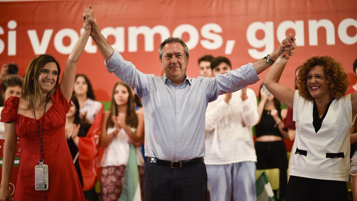 El candidato del PSOE-A a la Presidencia de la Junta de Andalucía, Juan Espadas, en un mitin en la Universidad de Huelva la víspera del final de la campaña electoral del 19 de junio.