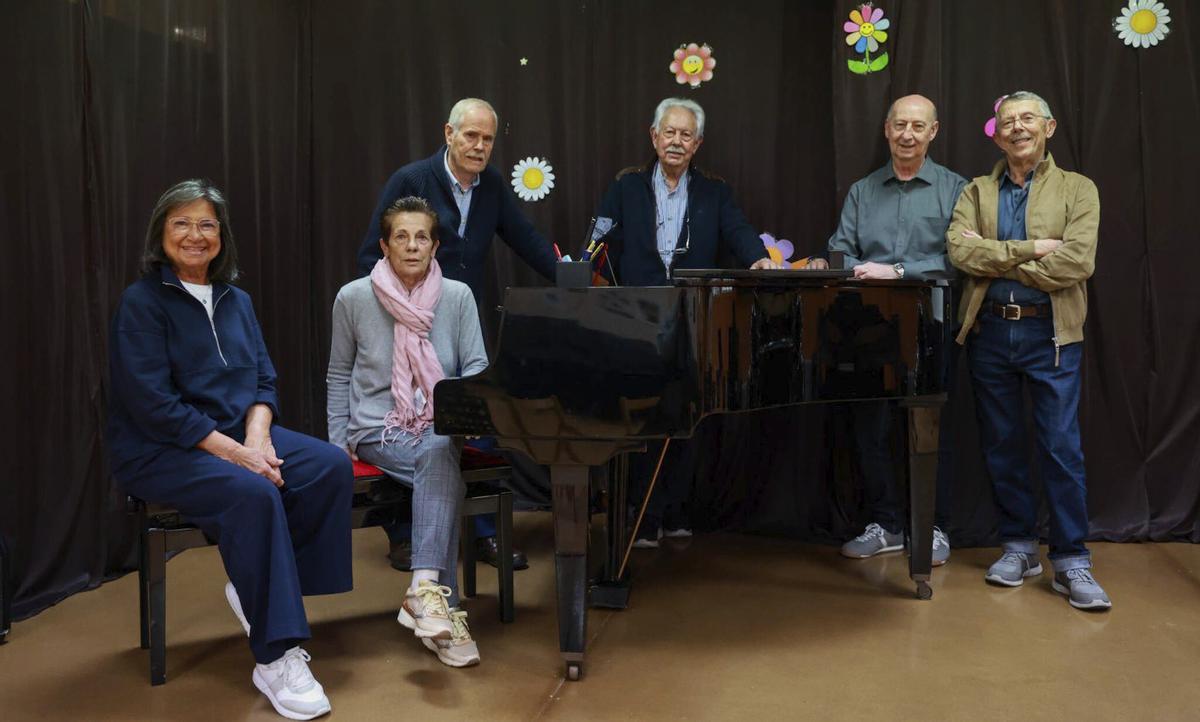 Fina Álvarez, Pilar Barros, José Luis Sanz, Gustavo Rolán, Carlos Álvarez Puga y Pepe Álvarez. | IÑAKI ABELLA
