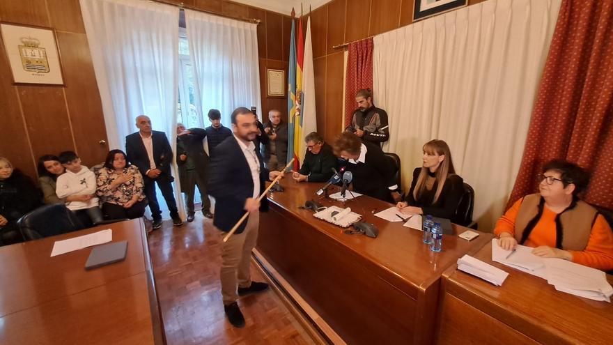 Manuel Ángel Álvarez toma posesión como alcalde de Mieres: &quot;Seguiré la senda de Aníbal Vázquez&quot;