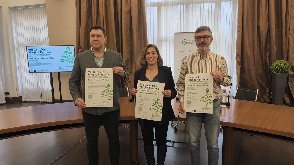 Por la izquierda, David Colado, Teresa Sánchez y Víctor Calvo, en la presentación del concierto de AECC.