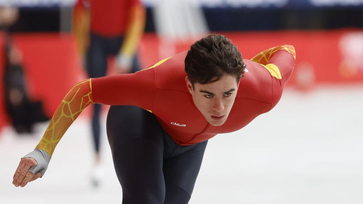 El patinador olímpico catalán Nil Llop, ingresado por una grave inflamación de la médula espinal