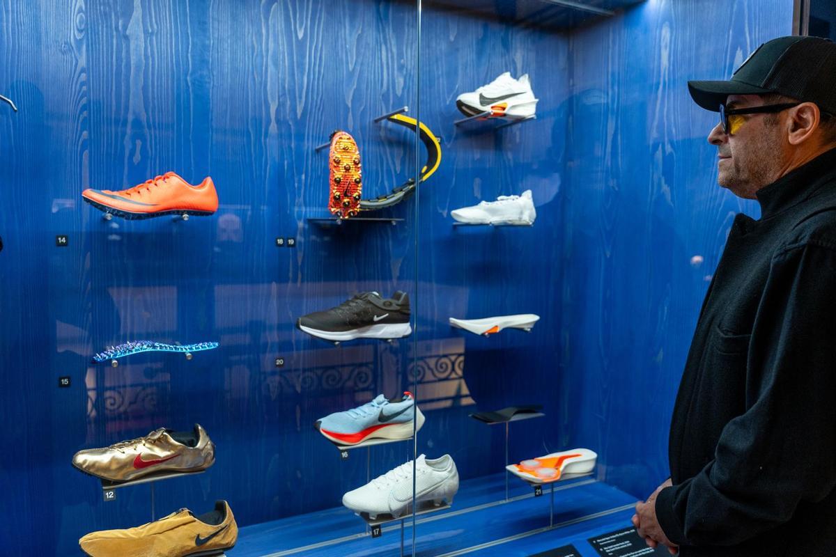 Modelos de Nike en la exposición de la marca en Madrid.