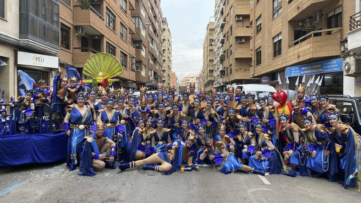 Vistosa cabalgata fallera en Sagunt