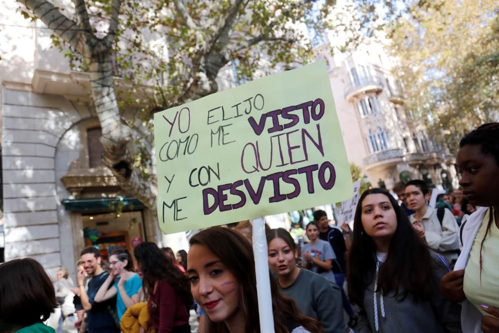 Un millar de estudiantes protestan en Palma por el machismo