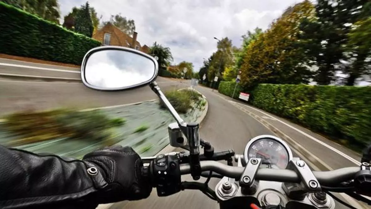 Dentro de un mes las motocicletas podrán circular legalmente por el arcén en retenciones