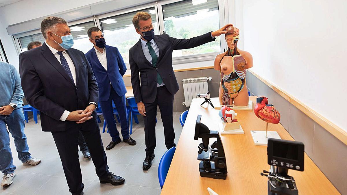 Telmo Martín, Román Rodríguez y Núñez Feijóo, en la visita de ayer.