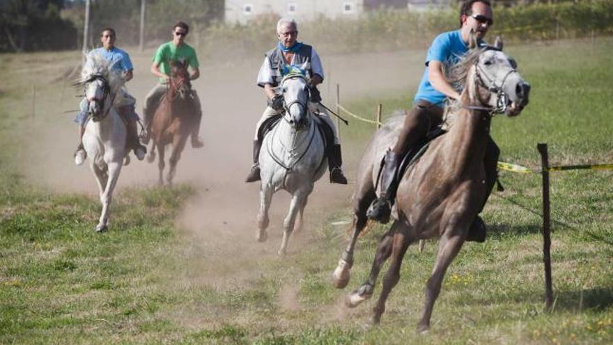 Participantes en la carrera de caballos de Perdones.