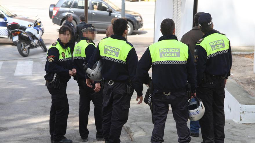 Un altercado entre una treintena de personas provoca el caos en el Raval de Cullera