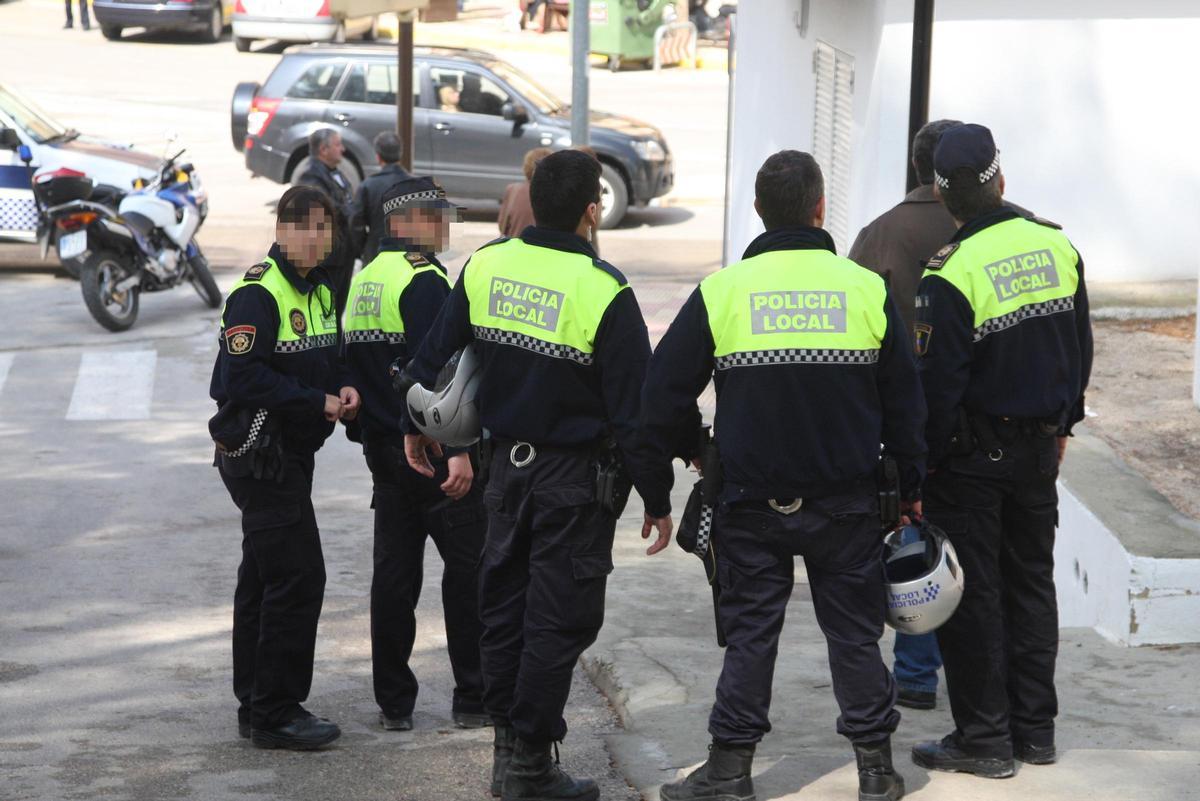 Agentes de la Policía local de Cullera