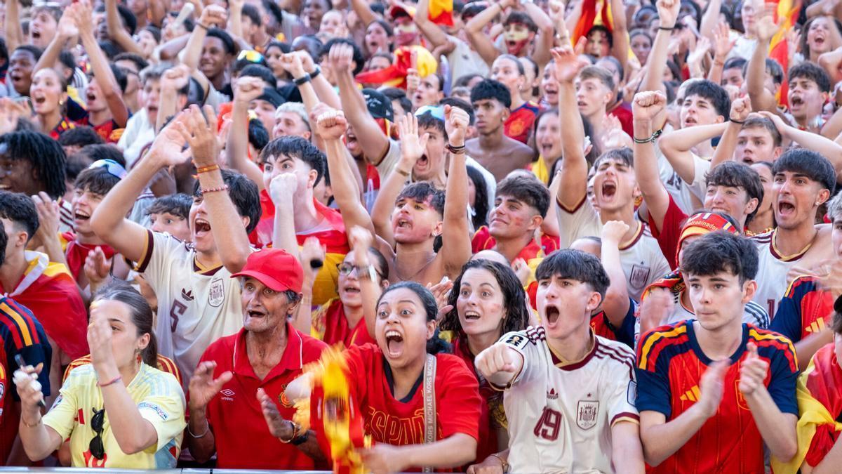 Son Fusteret se vuelca con la final del siglo: 20.000 aficionados sueñan con la segunda estrella de España