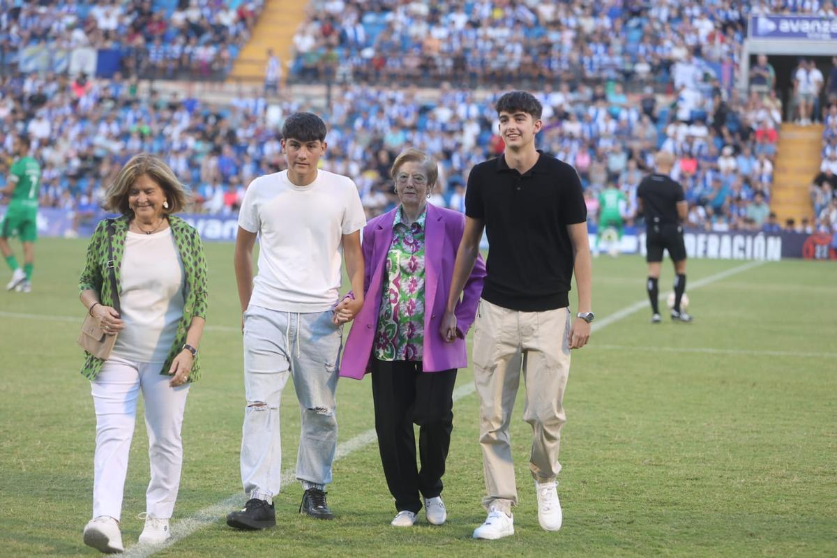 Saque de honor AFA Alzheimer en el partido Hércules - Antequera