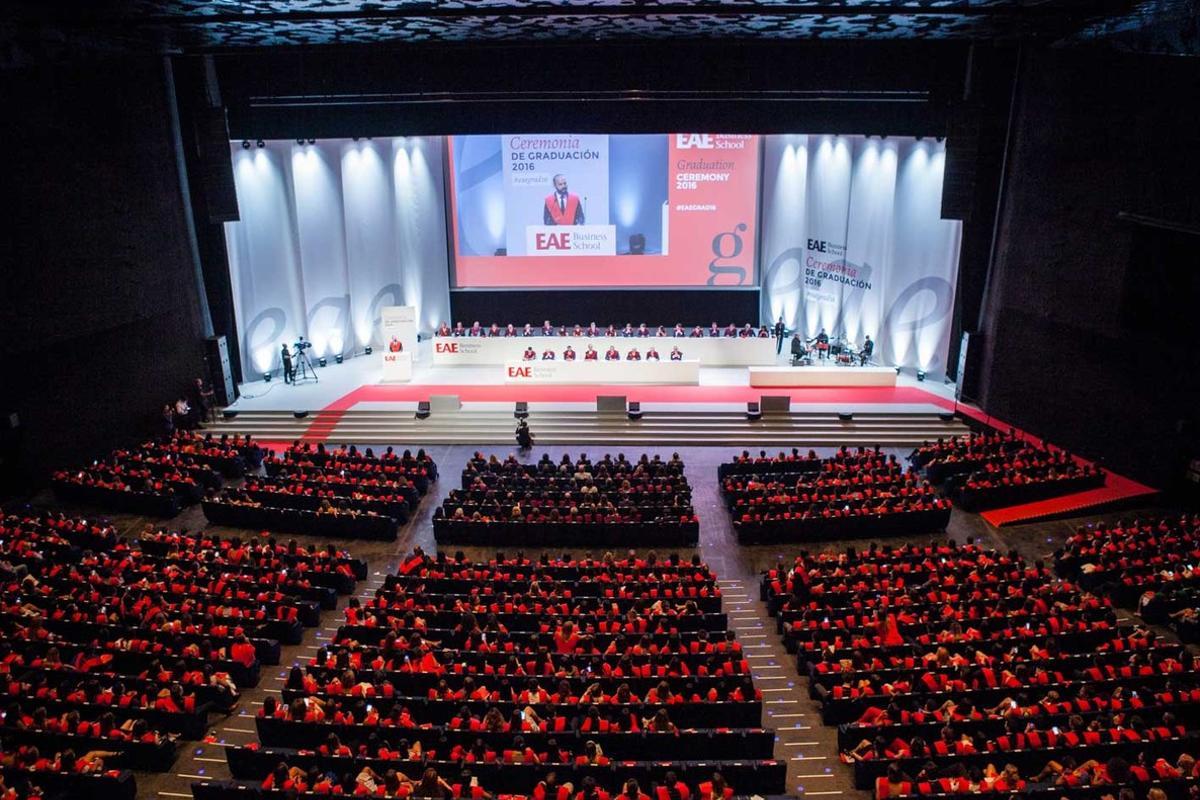 Ceremonia de graduación en EAE Business School.