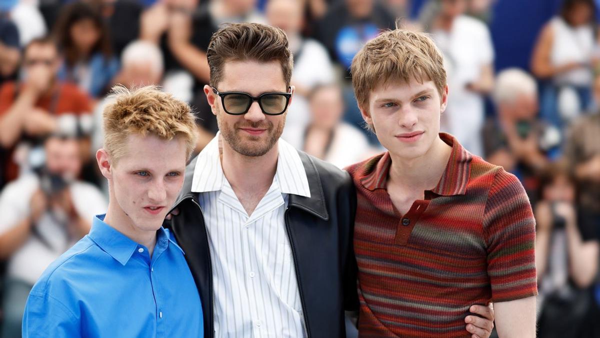 Valentin Campagne, Lukas Dhont i Emmanuel Macchia, en el photocall de "Coward"