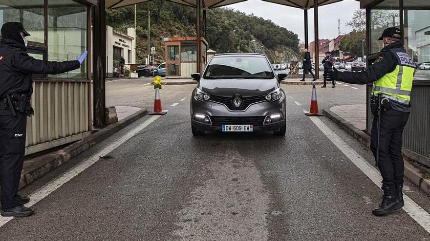 Control de la Policia Nacional a la frontera de la Jonquera.