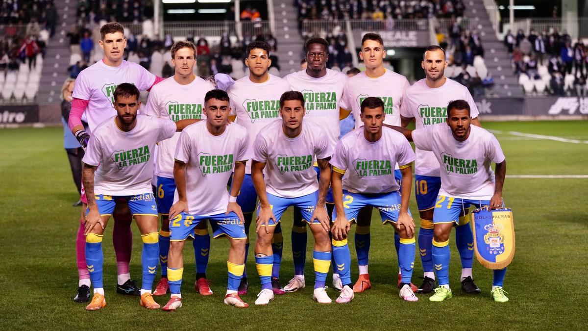 Once inicial de la UD, el pasado lunes, en El Plantío, con la camisa de apoyo a La Palma.