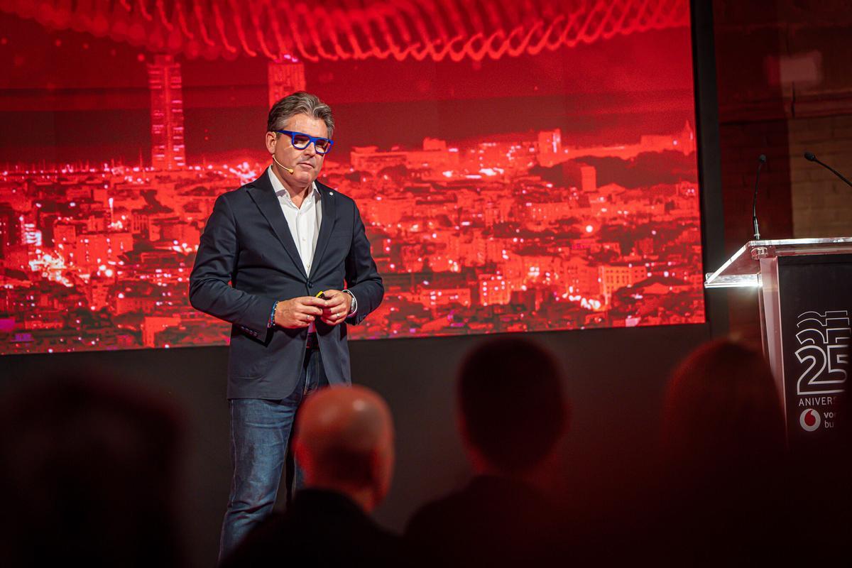 Barcelona, 30/10/2025 Economía.  Gala 25 aniversario Vodafone, Catalunya. Presentador de la Gala Marc Vidal. AUTOR: MANU MITRU