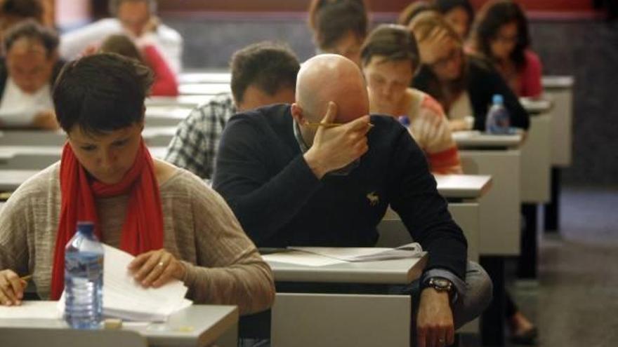 Varios aspirantes, durante las oposiciones de técnico de laboratorio del mes pasado.