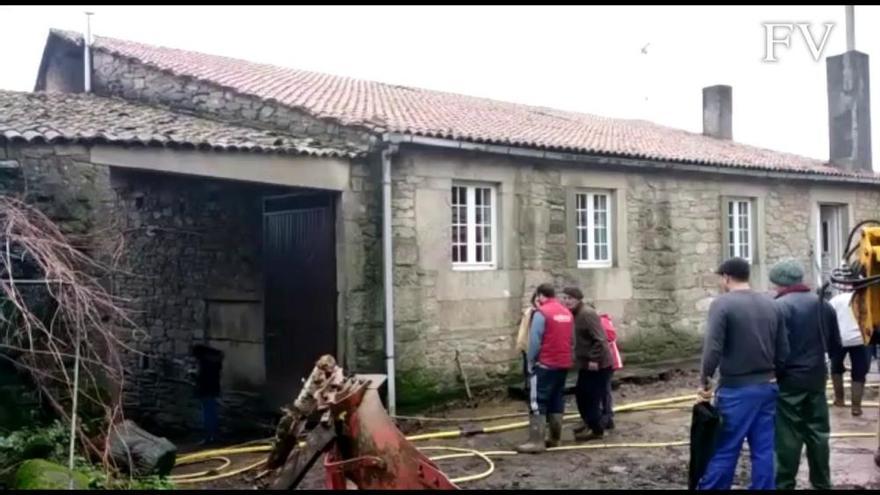 Así quedó esta casa tras un voraz incendio en Rodeiro