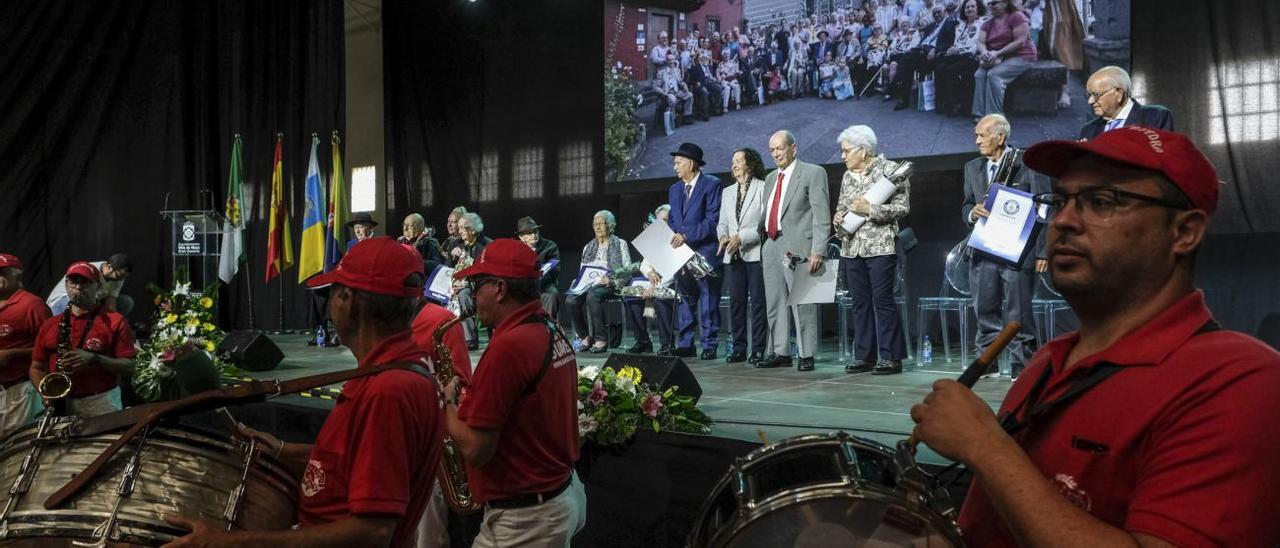 Homenaje a los doce hermanos Hernández Pérez en Moya