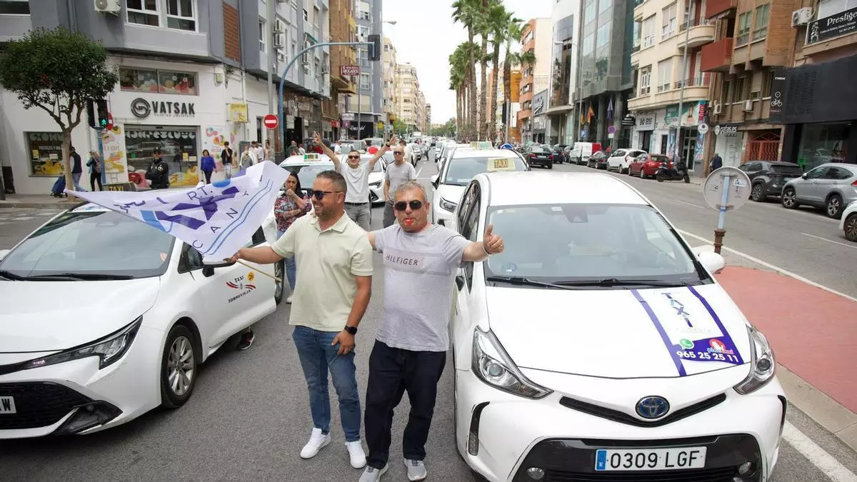 La huelga de taxis colapsa el centro de Alicante