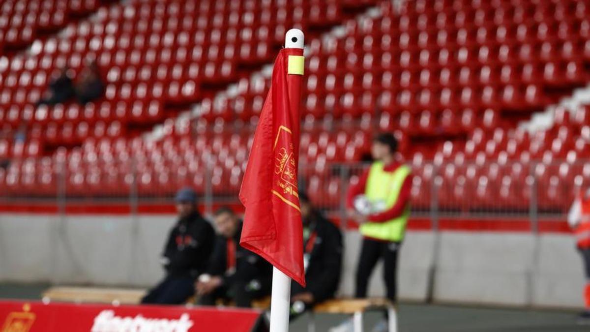 Un banderín de la RFEF en La Cartuja.